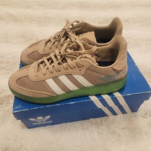 Adidas Beige and Green Sneakers S4m3a